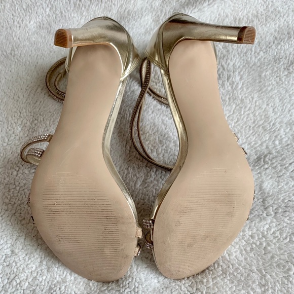 Steve Madden “Fiffi” Sandal in gold - size 7M - Picture 8 of 8